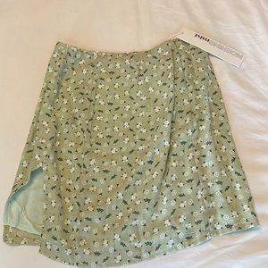 Morning mist green floral skirt size 2 (aus 6), new with tags